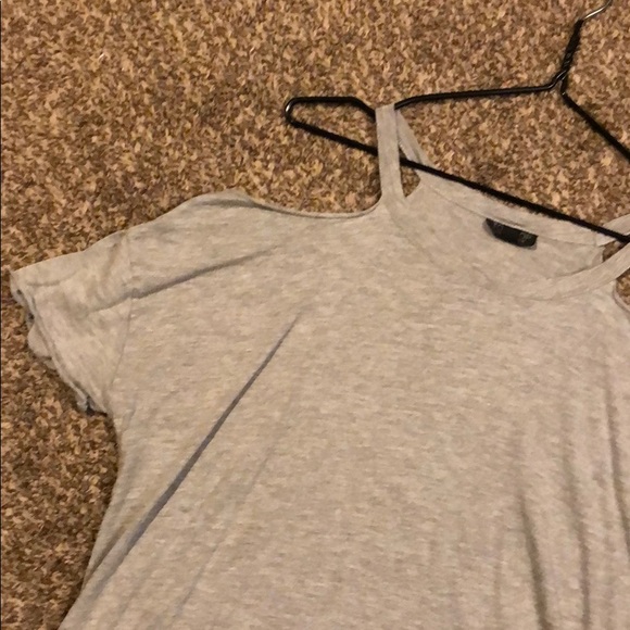 🔵Cold Shoulder Tee🔵 - Picture 2 of 3